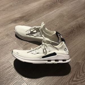 Women’s On Running Cloudeasy Sneakers